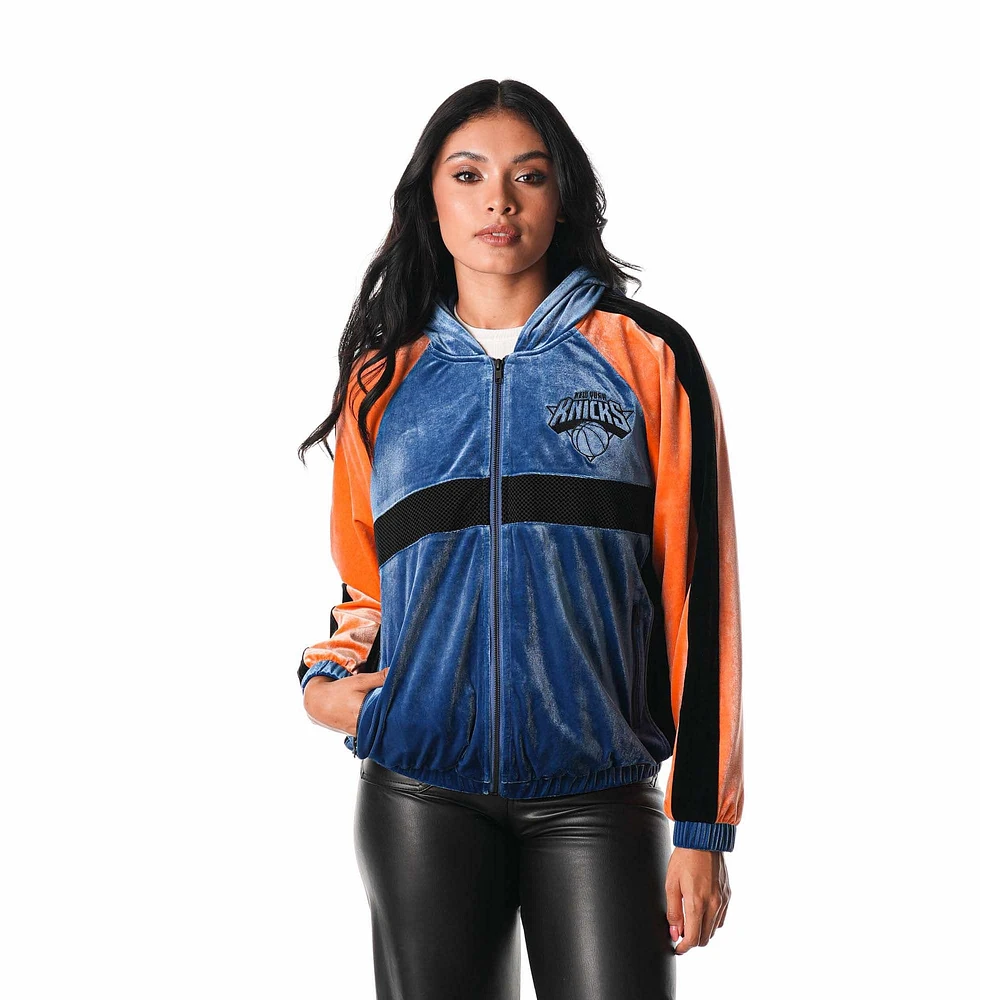 Veste de survêtement zippée en velours bleu New York Knicks The Wild Collective pour femme