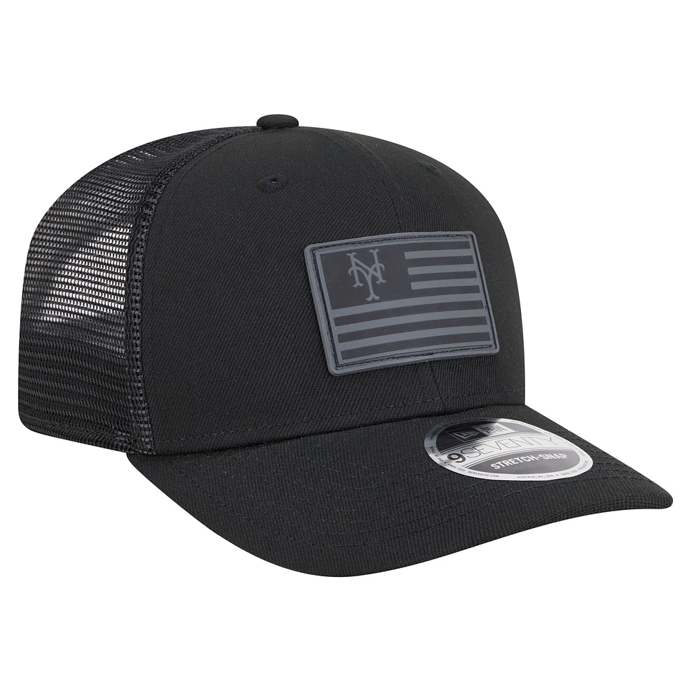 Casquette extensible New Era noire New York Mets 9SEVENTY pour homme avec drapeau ton sur ton