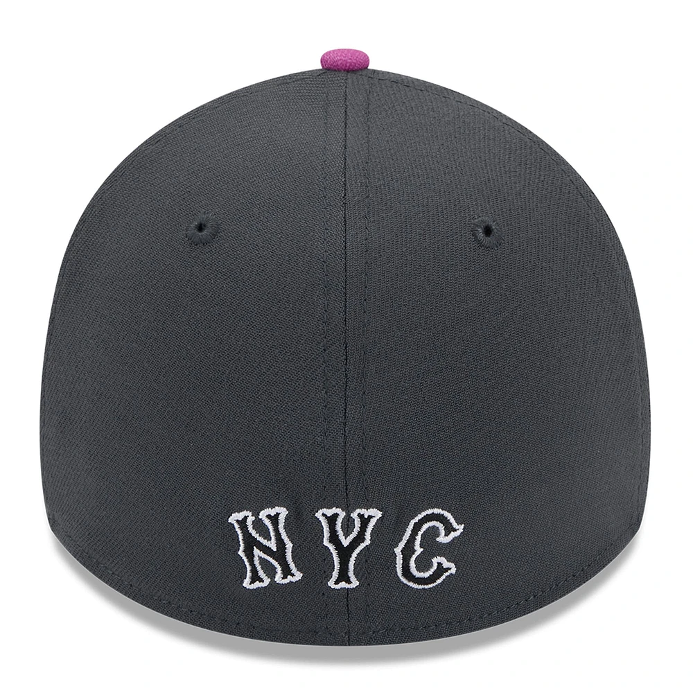 Men's New Era Graphite York Mets 2024 City Connect 39THIRTY Flex Hat