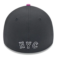 Men's New Era Graphite York Mets 2024 City Connect 39THIRTY Flex Hat