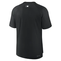 T-shirt de performance raglan d'avant-match Nike noir pour homme la collection Authentic New York Mets