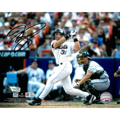 Autographed New York Mets Endy Chavez 8 x 10 Photograph