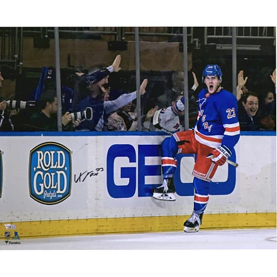 Adam Fox New York Rangers Photographie dédicacée de célébration de but en maillot bleu 40,6 x 50,8 cm