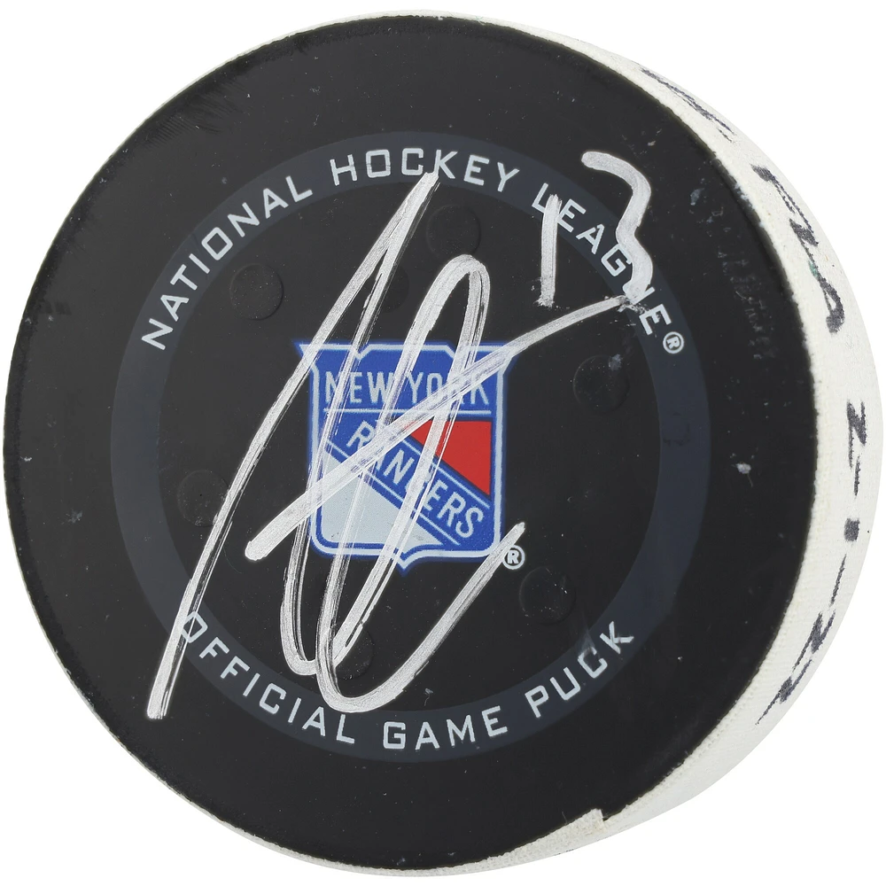 Rondelle de but autographiée par Alexis Lafreniere des Rangers de New York lors du match du 1er février 2022 contre les Panthers de la Floride