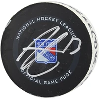 Rondelle de but autographiée par Alexis Lafreniere des Rangers de New York lors du match du 30 janvier 2022 contre le Kraken de Seattle