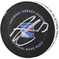 Rondelle de but autographiée par Alexis Lafreniere des Rangers de New York lors du match du 30 janvier 2022 contre le Kraken de Seattle