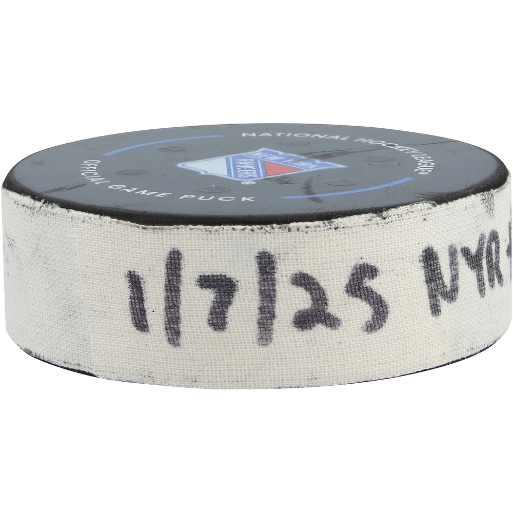 Rondelle de but utilisée par Alexis Lafreniere des Rangers de New York contre les Stars de Dallas le 7 janvier 2025 - Premier de deux buts marqués