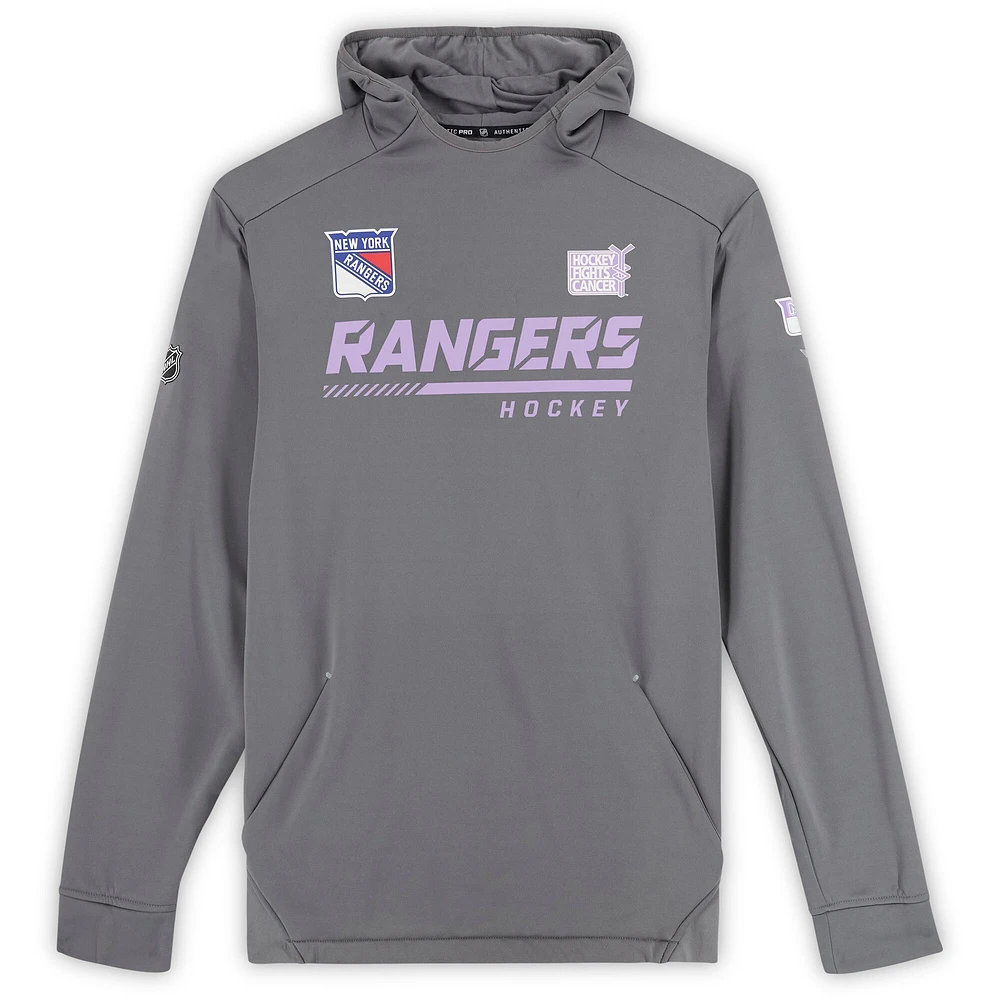 Sweat à capuche gris « Hockey Fights Cancer » porté par Alexis Lafreniere des Rangers de New York lors de la saison 2021-22 de la LNH