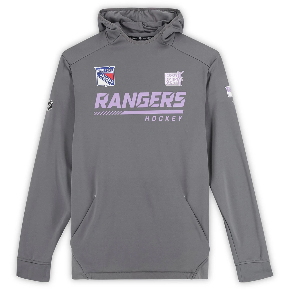Sweat à capuche gris « Hockey Fights Cancer » porté par Alexis Lafreniere des Rangers de New York lors de la saison 2021-22 de la LNH