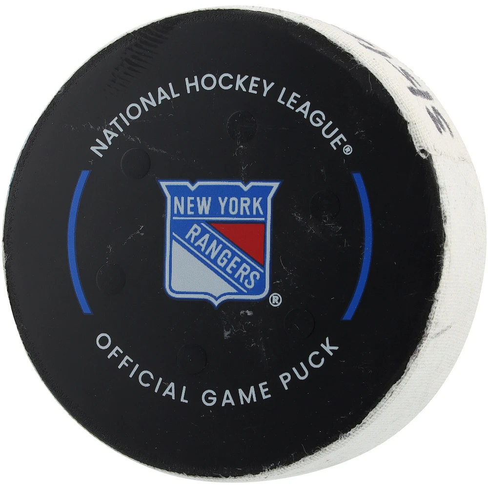 Rondelle de but utilisée par Artemi Panarin des Rangers de New York contre les Capitals de Washington le 5 mars 2025