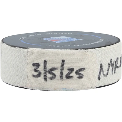 Rondelle de but utilisée par Artemi Panarin des Rangers de New York contre les Capitals de Washington le 5 mars 2025