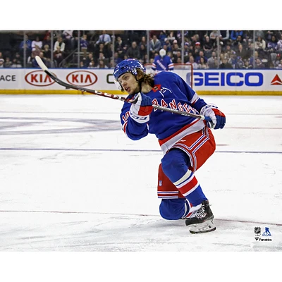 Photographie non signée du maillot bleu des Rangers de New York par Artemi Panarin