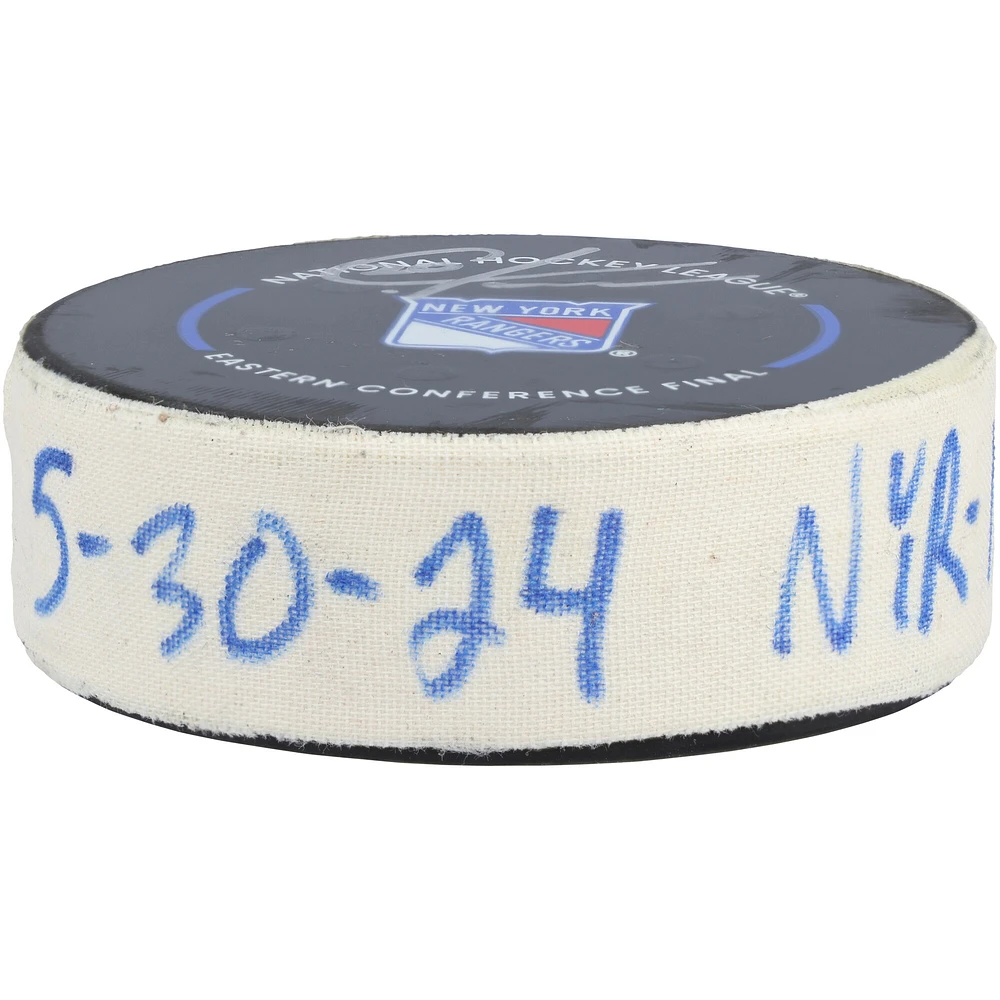 Rondelle de but dédicacée par Chris Kreider des Rangers de New York lors du match du 30 mai 2024 contre les Panthers de la Floride
