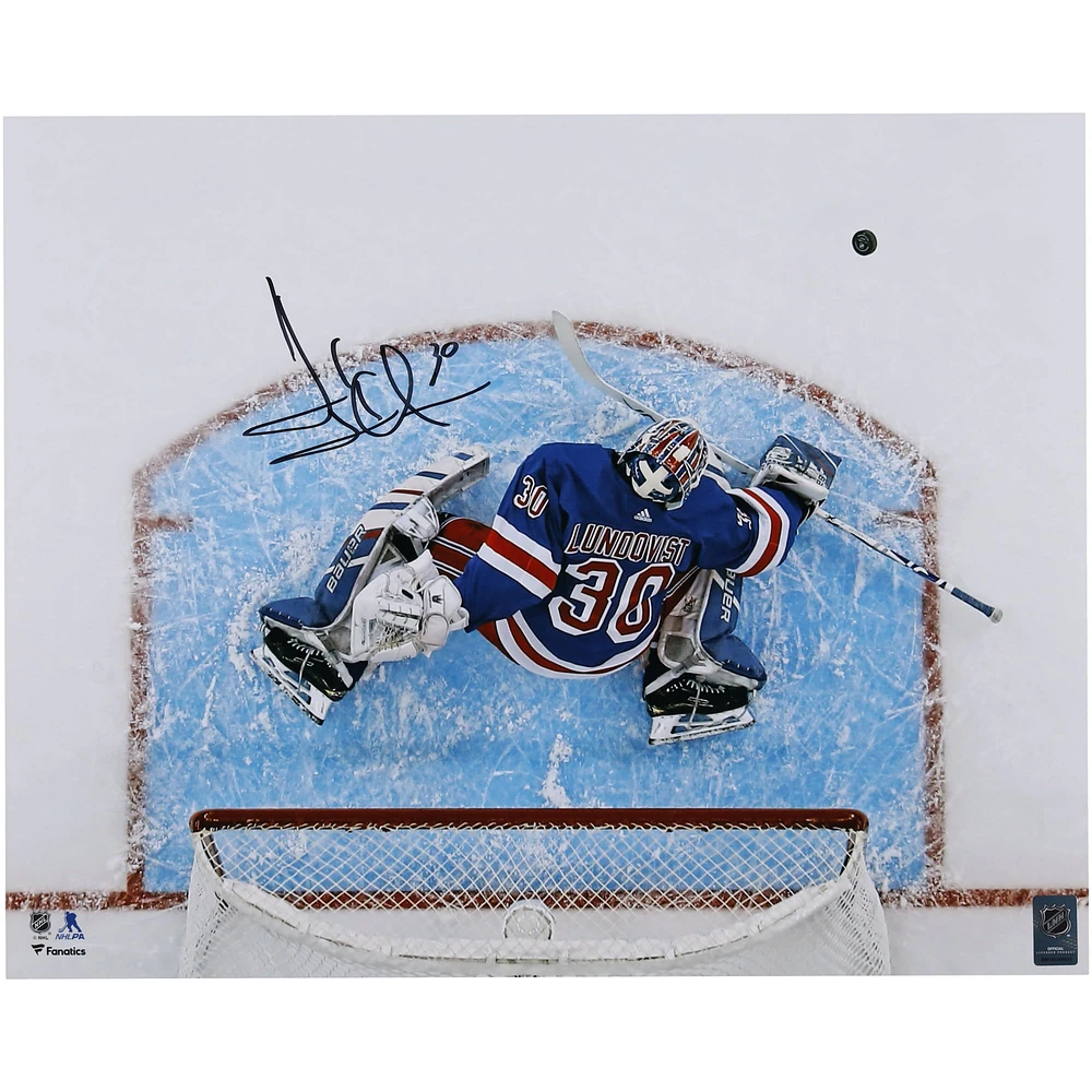 Henrik Lundqvist, Rangers de New York, bloqueur autographié 16" x 20" Enregistrer la photo