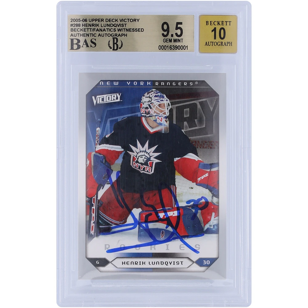 Carte de recrue autographiée 9,5/10 Upper Deck Victory #288 Beckett 2005-06 par Henrik Lundqvist des Rangers de New York, carte authentifiée 9,5/10 par les fanatiques témoins