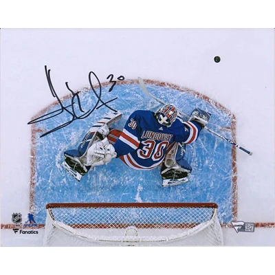 Henrik Lundqvist, Rangers de New York, bloqueur autographié 8" x 10" Enregistrer la photo