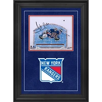 Photographie encadrée de luxe autographiée par Henrik Lundqvist des Rangers de New York, maillot bleu, 20 x 25 cm