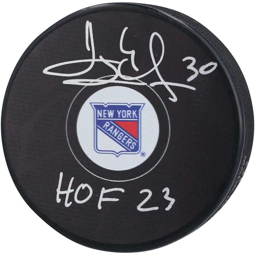 Rondelle de hockey autographiée par Henrik Lundqvist des Rangers de New York avec l'inscription « HOF 23 »