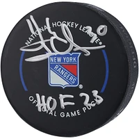 Rondelle de match officielle autographiée par Henrik Lundqvist des Rangers de New York avec l'inscription « HOF 23 »