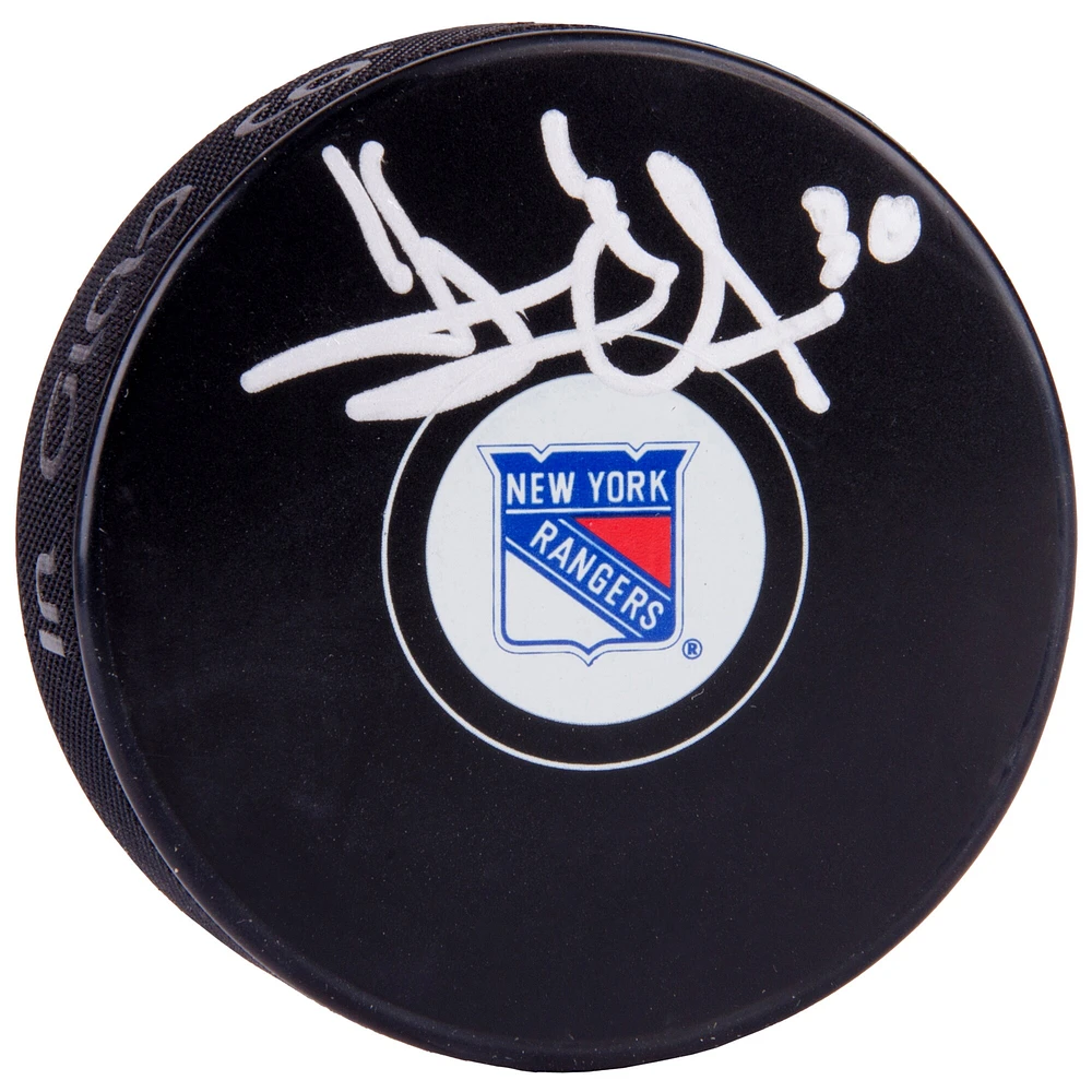 Rondelle de hockey avec logo d'équipe autographié par Henrik Lundqvist Rangers de New York