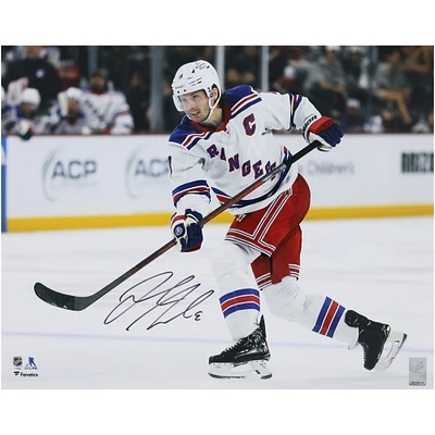 Photographie autographiée de Jacob Trouba des Rangers de New York en maillot blanc de 16" x 20"