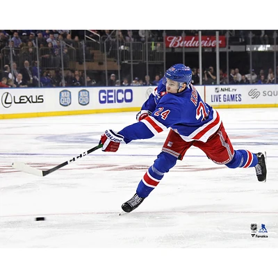 Photographie non signée du maillot bleu de Kaapo Kakko des Rangers New York