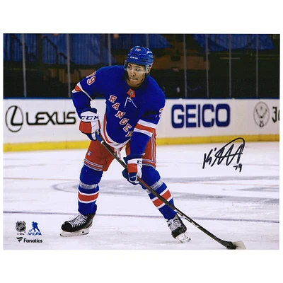 Photographie de patinage autographiée de 8'' x 10'' de K'Andre Miller pour ses débuts dans la LNH avec les Rangers de New York