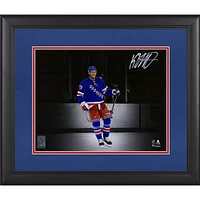 Photographie encadrée autographiée de K'Andre Miller des Rangers de New York, 11 x 35 cm, mettant en vedette le maillot bleu - Édition limitée à 79 exemplaires
