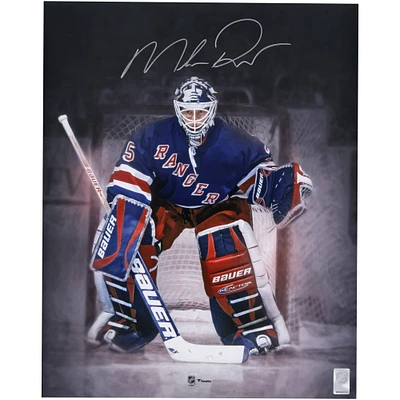 Photographie autographiée de Mike Richter des Rangers de New York, 16" x 20" sous les projecteurs du filet