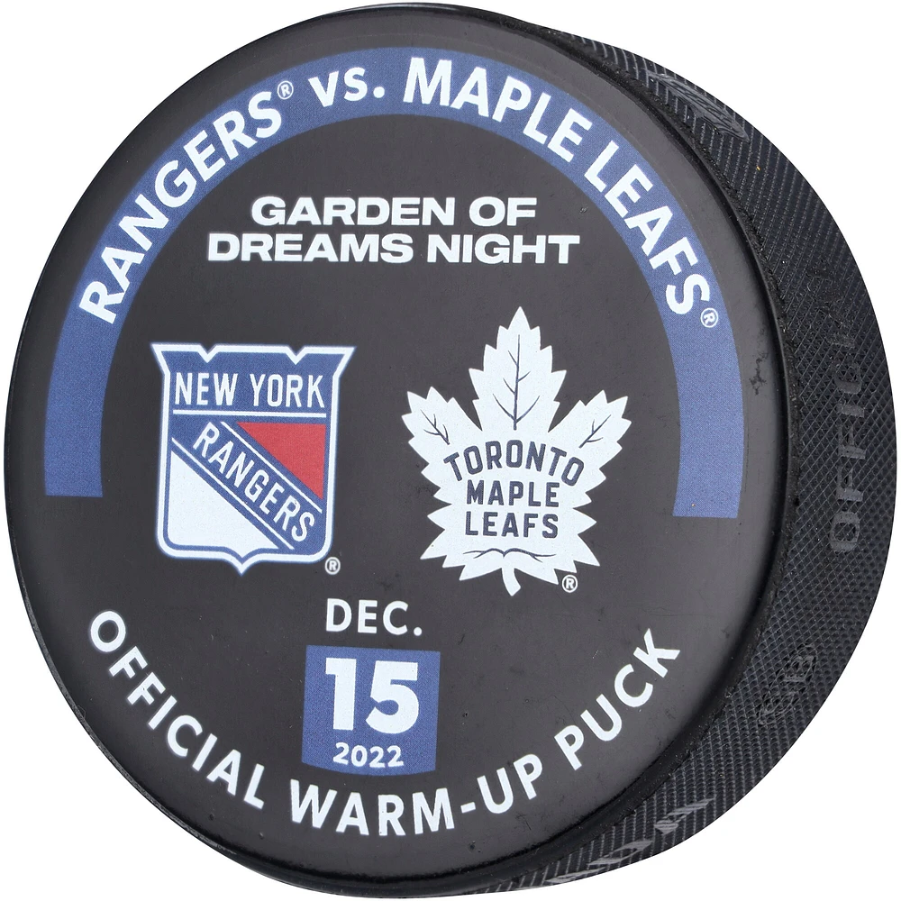 Rondelle utilisée à l'entraînement par les Rangers de New York lors de l'échauffement contre les Maple Leafs de Toronto le 15 décembre 2022