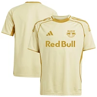 Haut d'avant-match adidas Tan New York Red Bulls 2025 One Planet pour jeunes