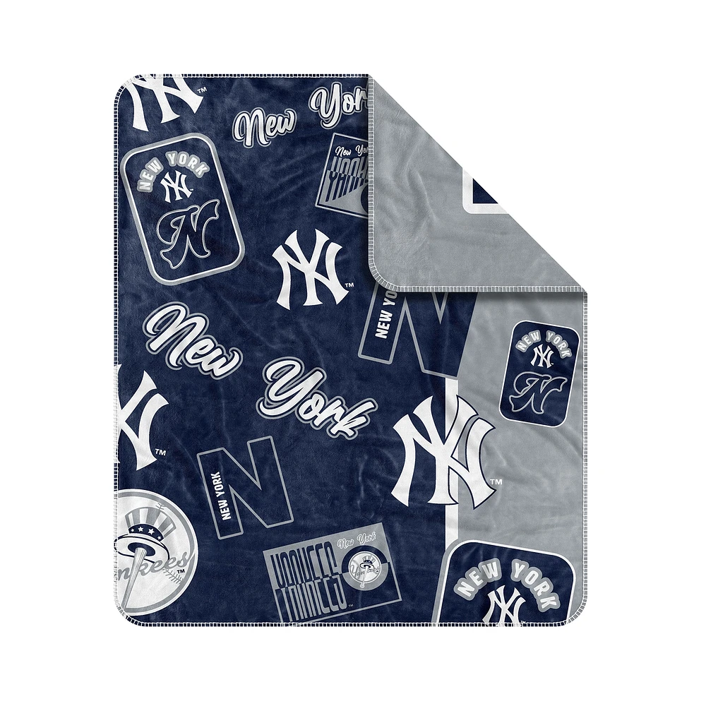  New York Yankees 50" x 60" Dream Weave Throw Blanket