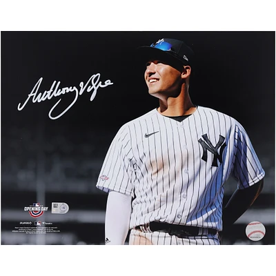 Photographie autographiée de 11"x 14" d'Anthony Volpe des Yankees de New York lors de la journée d'ouverture