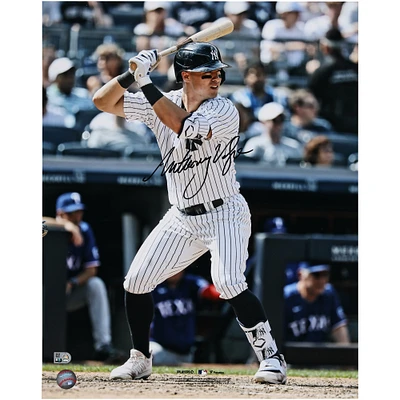 Photographie de la position de frappe du maillot à rayures fines autographiée par Anthony Volpe des Yankees de New York, 16" x 20"