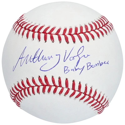 Anthony Volpe, joueur de baseball autographié par les Yankees de New York, avec l'inscription « Baby Bomber »