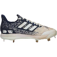 Chaussures adidas blanches/bleu marine dédicacées par Anthony Volpe, des Yankees de New York, lors du match contre les Orioles de Baltimore, le 20 juin 2024.