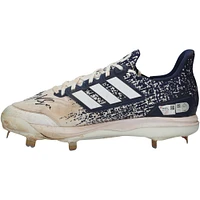 Chaussures adidas blanches/bleu marine dédicacées par Anthony Volpe, des Yankees de New York, lors du match contre les Orioles de Baltimore, le 20 juin 2024.