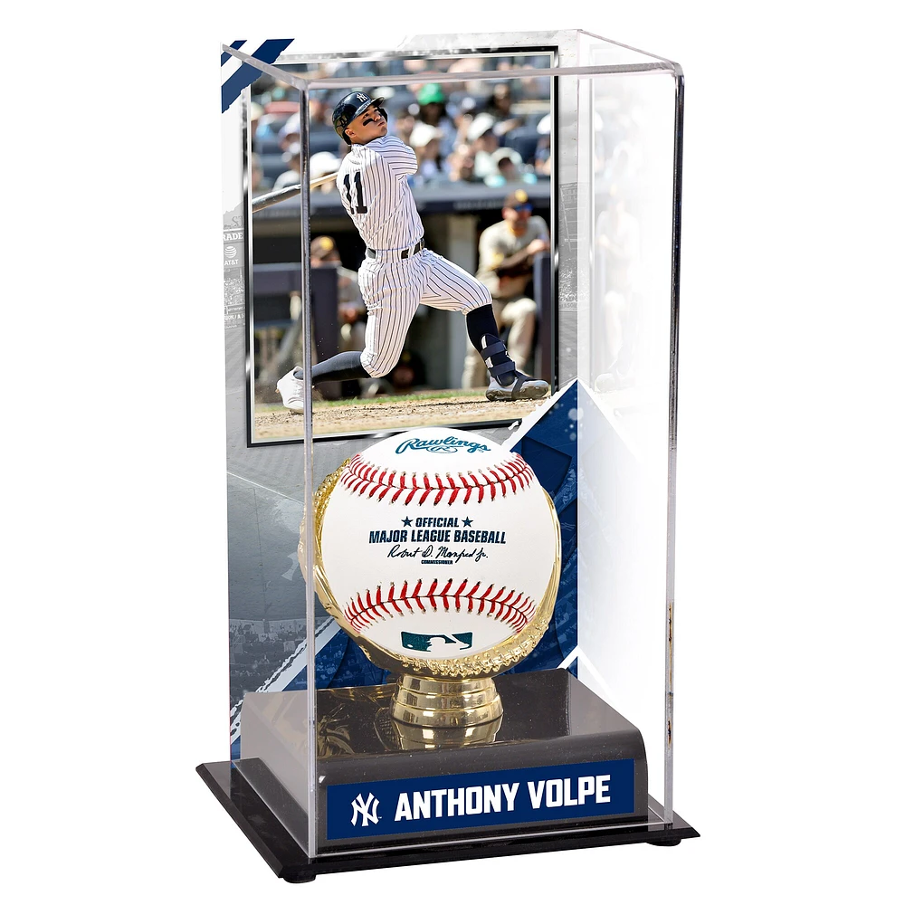 Vitrine de présentation des gants dorés des Yankees de New York d'Anthony Volpe avec image