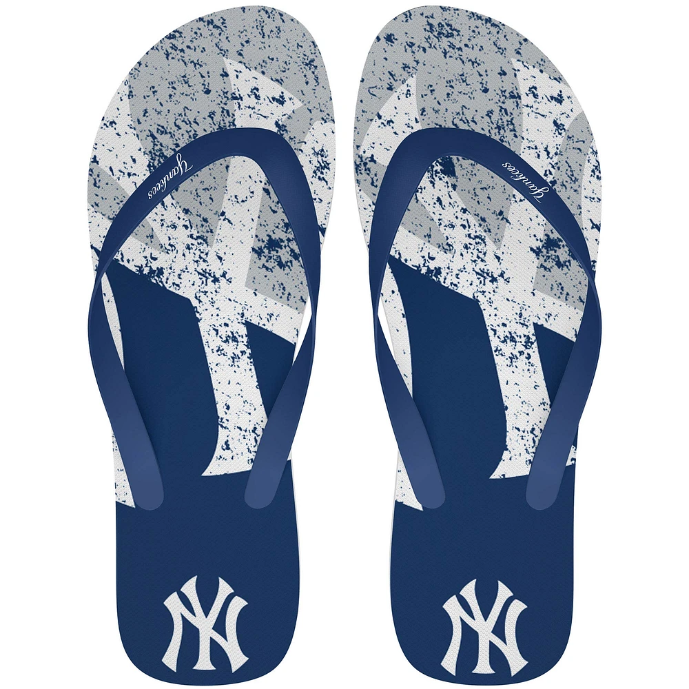 FOCO New York Yankees Big Logo Flip-Flops