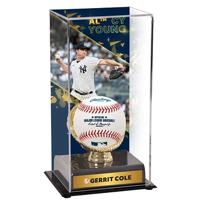 Vitrine de présentation sublimée du trophée Cy Young 2023 de la Ligue américaine des Yankees de New York de Gerrit Cole avec image