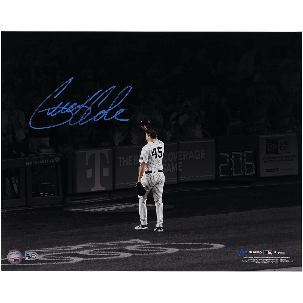 Photographie autographiée de Gerrit Cole des Yankees de New York, 16" x 20" - Tip Cap Spotlight - Signée en bleu - Édition limitée à 50 exemplaires