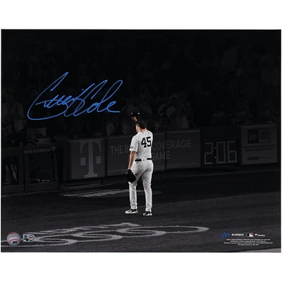 Photographie autographiée de Gerrit Cole des Yankees de New York, 16" x 20" - Tip Cap Spotlight - Signée en bleu - Édition limitée à 50 exemplaires