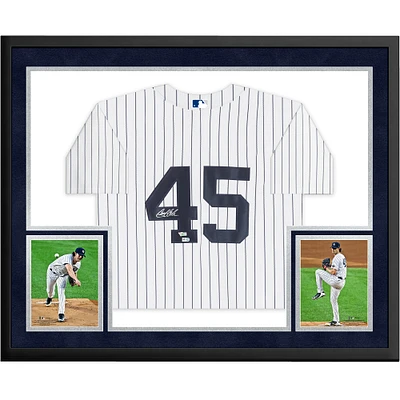 Collage de maillots Nike authentiques blancs encadrés autographiés par Gerrit Cole des Yankees de New York