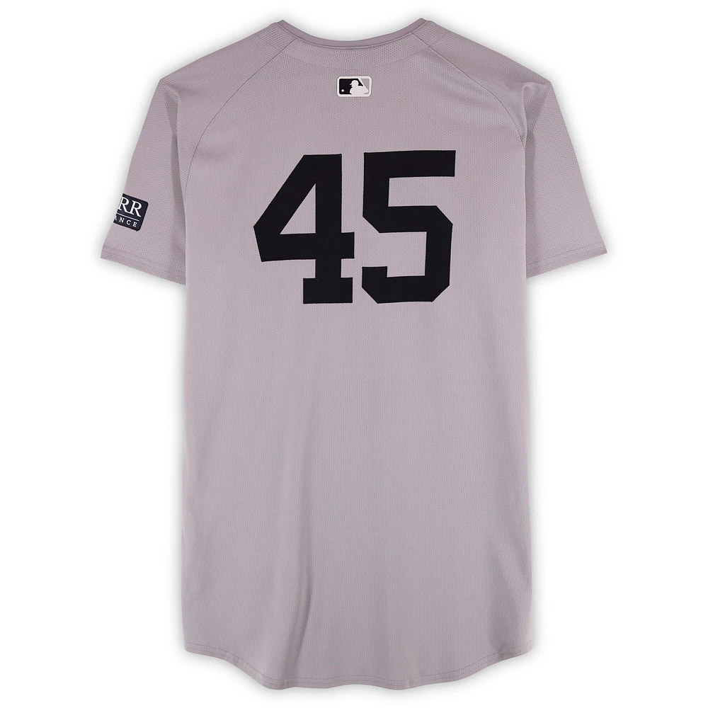 Maillot Nike gris numéro 45 des Yankees de New York de Gerrit Cole, issu des World Series 2024