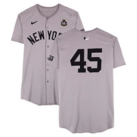 Maillot Nike gris numéro 45 des Yankees de New York de Gerrit Cole, issu des World Series 2024