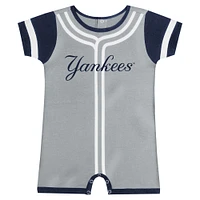 Barboteuse Fast Pitch grise New York Yankees Fanatics pour bébé