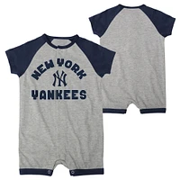 Barboteuse à boutons-pression Raglan Extra Base Hit des New York Yankees gris chiné pour bébé