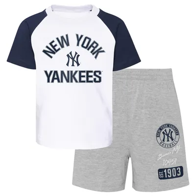 New York Yankees Infant Ground Out Baller Raglan T-Shirt and Shorts Set - White/Heather Gray