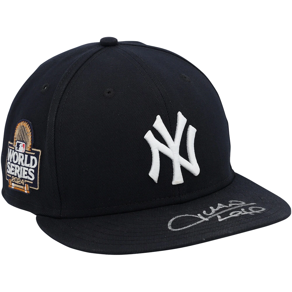V106832 Casquette dédicacée #22 Navy des Yankees de New York, utilisée lors du match contre les Dodgers de Los Angeles le 30 octobre 2024. Casquette Juan Soto AUTGU 45733 COLGMUEQU GUBBCP1049 #1