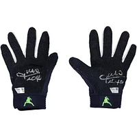 V106832 Gants de frappeur Under Armour bleu marine autographiés par Juan Soto des Yankees de New York lors du match contre les Dodgers de Los Angeles le 30 octobre 2024. 22 Juan Soto AUTGU GLOVE 45733 AUTGMUEQU GUBBGL1378